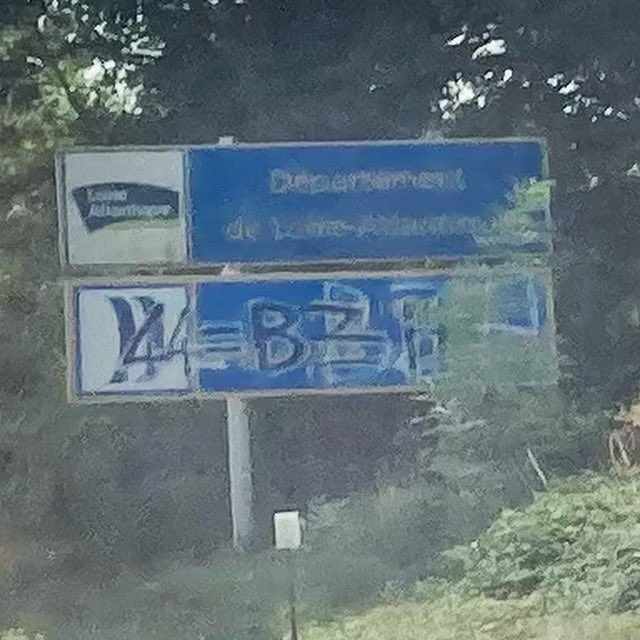 Le panneau Pays de la Loire sur la route de Rennes a été customisé. 🙂
Quelqu’un a une meilleure photo ?
#44BZH