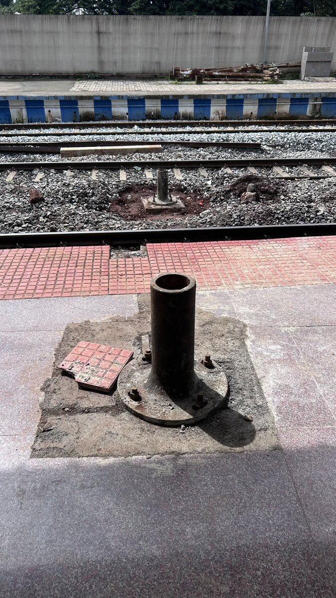 BelagaviRailway 🇮🇳 (@belagavirailway) on Twitter photo Some changes are being made in the track layout at Belagavi Rly Stn ., trying to figure out .. 
i guess they are joining the Pitline to mainline from North Side .. Some changes are being made in the track layout at Belagavi Rly Stn ., trying to figure out .. 
i guess they are joining the Pitline to mainline from North Side ..