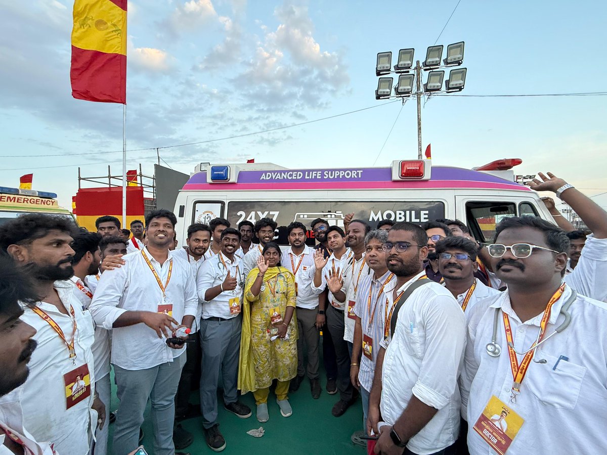 drtkprabhu_TVK's tweet image. வீரம் விளைந்த நம் மதுரை மண்ணில் நடைபெற்ற தமிழக வெற்றிக் கழகத்தின் 2வது மாநில மாநாட்டில் மருத்துவக் குழு மற்றும் மருத்துவ உதவிக் குழுவின் ஒருங்கிணைப்பாளராக என்னை நியமித்த தலைவர் தளபதி மற்றும் அன்புக்குரிய அண்ணன் பொதுச்செயலாளர் என். ஆனந்த் Ex MLA அவர்களுக்கு மனமார்ந்த நன்றியை…