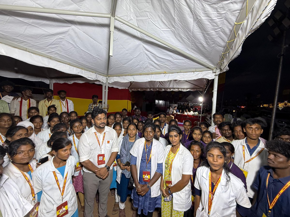 drtkprabhu_TVK's tweet image. வீரம் விளைந்த நம் மதுரை மண்ணில் நடைபெற்ற தமிழக வெற்றிக் கழகத்தின் 2வது மாநில மாநாட்டில் மருத்துவக் குழு மற்றும் மருத்துவ உதவிக் குழுவின் ஒருங்கிணைப்பாளராக என்னை நியமித்த தலைவர் தளபதி மற்றும் அன்புக்குரிய அண்ணன் பொதுச்செயலாளர் என். ஆனந்த் Ex MLA அவர்களுக்கு மனமார்ந்த நன்றியை…