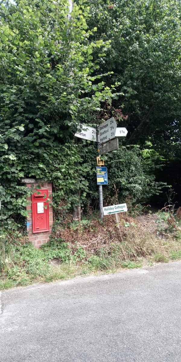 Happy #fingerpostfriday have a great day wherever your path takes you to
Also an early one for #PostboxSaturday