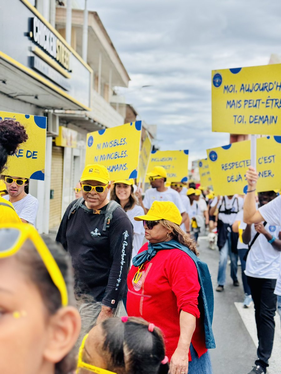 Vous étiez nombreux à marcher ensemble pour briser les tabous autour de la santé mentale ✊💛.

💬 Parce que la santé mentale nous concerne toutes et tous, continuons à en parler.
Tipa tipa, narivé.

#SaintDenis974 #CapitaleOutremer #SantéMentale #MadPride #OzéKozé