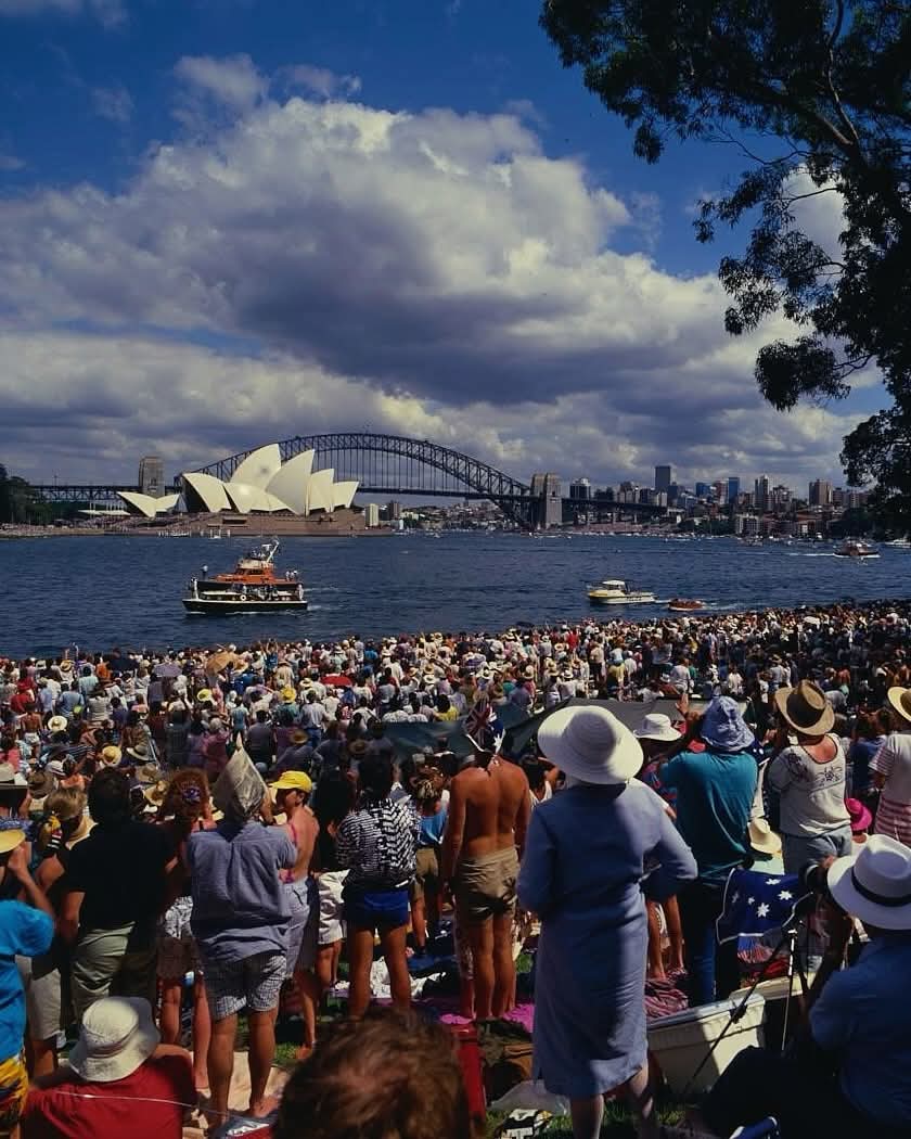 OZzSue5's tweet photo. '
Now our children are being taught to hate our country.

Flashback to Sydney Harbour packed with crowds for the 1988 Bicentennial! 🎉 Did you know over 2 million people turned out around the harbour foreshore to celebrate Australia’s 200th birthday? 
. https://t.co/LazGeSk0Xb