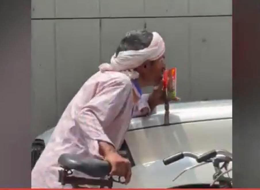 Vincent Brown'e (@vincentbrownesp) on Twitter photo समाजवादी पार्टी के राष्ट्रीय #अखिलेश_यादव जी को क्यों गरीबों का मसीहा कहा जाता है चार पाँच दिन पहले ही एक वायरल हुई थी अखिलेश जी का फोटो चूमते हुए राष्ट्रीय अध्यक्ष जी ने पार्टी कार्य बुलाकर उसकी जिंदगी बदल दी उसको अब पैरो से रिक्शा नहीं चलानी पड़ेगी
<a href="/yadavakhilesh/">Akhilesh Yadav</a> समाजवादी पार्टी के राष्ट्रीय #अखिलेश_यादव जी को क्यों गरीबों का मसीहा कहा जाता है चार पाँच दिन पहले ही एक वायरल हुई थी अखिलेश जी का फोटो चूमते हुए राष्ट्रीय अध्यक्ष जी ने पार्टी कार्य बुलाकर उसकी जिंदगी बदल दी उसको अब पैरो से रिक्शा नहीं चलानी पड़ेगी
<a href="/yadavakhilesh/">Akhilesh Yadav</a>