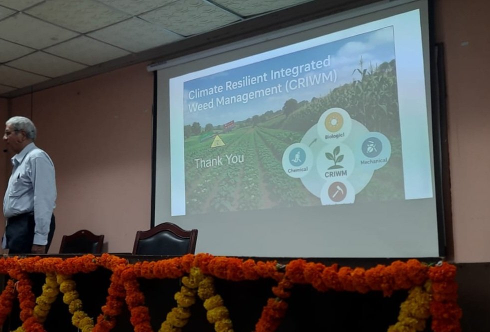 ANRao2's tweet photo. Attended #Telangana #ScienceCongress 2025, made an invited #presentation, met senior #professors , interacted with #students at #Kakatiya #University, #Warangal, #India. @icarindia, @IndiaDST,@CSIR_IND, @EWRS_News,@WSSA_GSO, @WorldofWeeds,@AgriGoI https://t.co/LLldLgpK1s