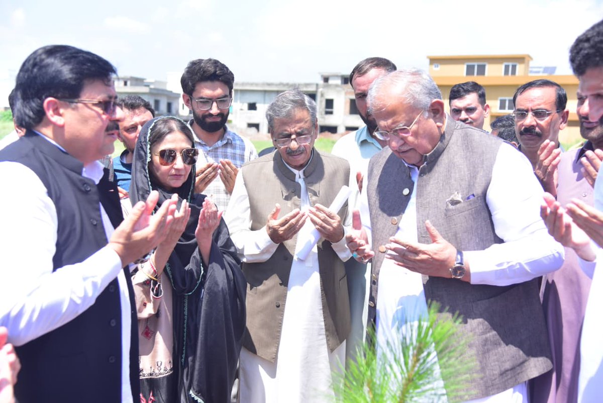 HousingnWorks's tweet photo. #Plantation ceremony chaired by Minister Riaz Hussain Pirzada & @DrShezraKharral under the National campaign 'Aik Beti Aik Shajar' held by #Pakistan Housing Authority Foundation.
#PHAF
#ClimateChange
#AikBetiAikShajar
#ClimateJustice https://t.co/9GgDBonjHv