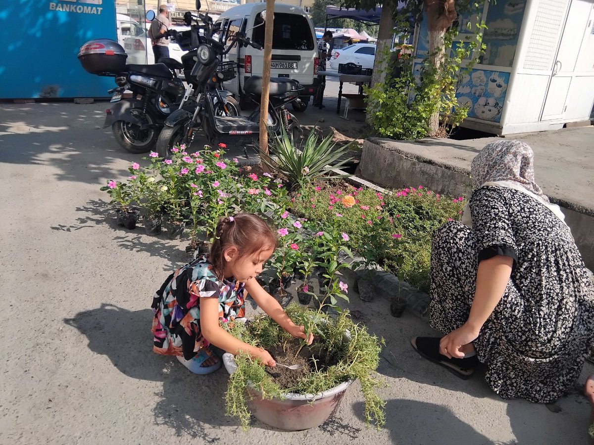 Bagdod_AKM's tweet photo. #hashar
Bag‘dod tumani axborot kutubxona markazi xodimlari "Obod va fayzli mahalla – yurt ko‘rki" shiori ostida oʻtkazilayotgan umumxalq xayriya hasharida faol ishtirok etmoqdalar. https://t.co/gNLFSXEkcm