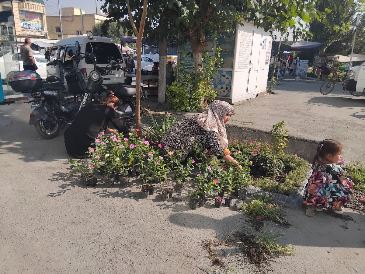 Bagdod_AKM's tweet photo. #hashar
Bag‘dod tumani axborot kutubxona markazi xodimlari "Obod va fayzli mahalla – yurt ko‘rki" shiori ostida oʻtkazilayotgan umumxalq xayriya hasharida faol ishtirok etmoqdalar. https://t.co/gNLFSXEkcm