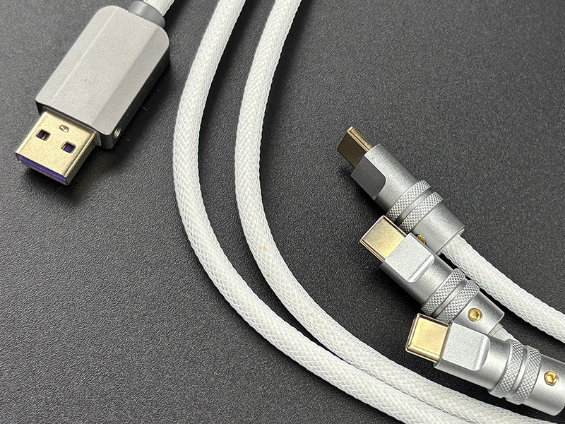 watch_akiba's tweet image. 更新：8Kポーリング対応の3股USBケーブル「Rabbit×Frog Trident Link Cable」 akiba-pc.watch.impress.co.jp/docs/news/news… #USBケーブル