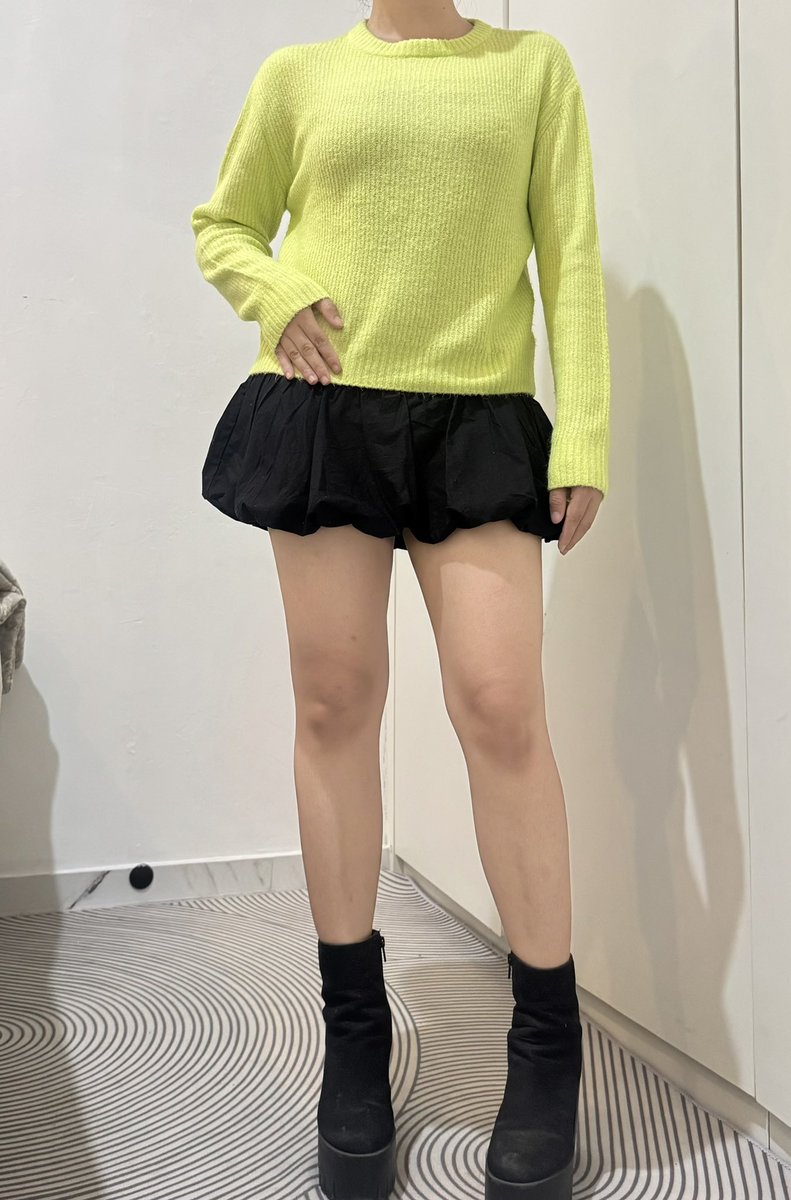 WTS preloved barang pribadi❣️ada atasan, dress dan jumpsuit buat ootd konser atau fit check gemecc 🤩🫶🏻🥰

i’m bringing cute top, sweatshirt, dress with lots of brands ❤️‍🔥

there's H&amp;M, Pull&amp;Bear, Bershka, Forever 21 also no brand 🤩🌷🫶🏻