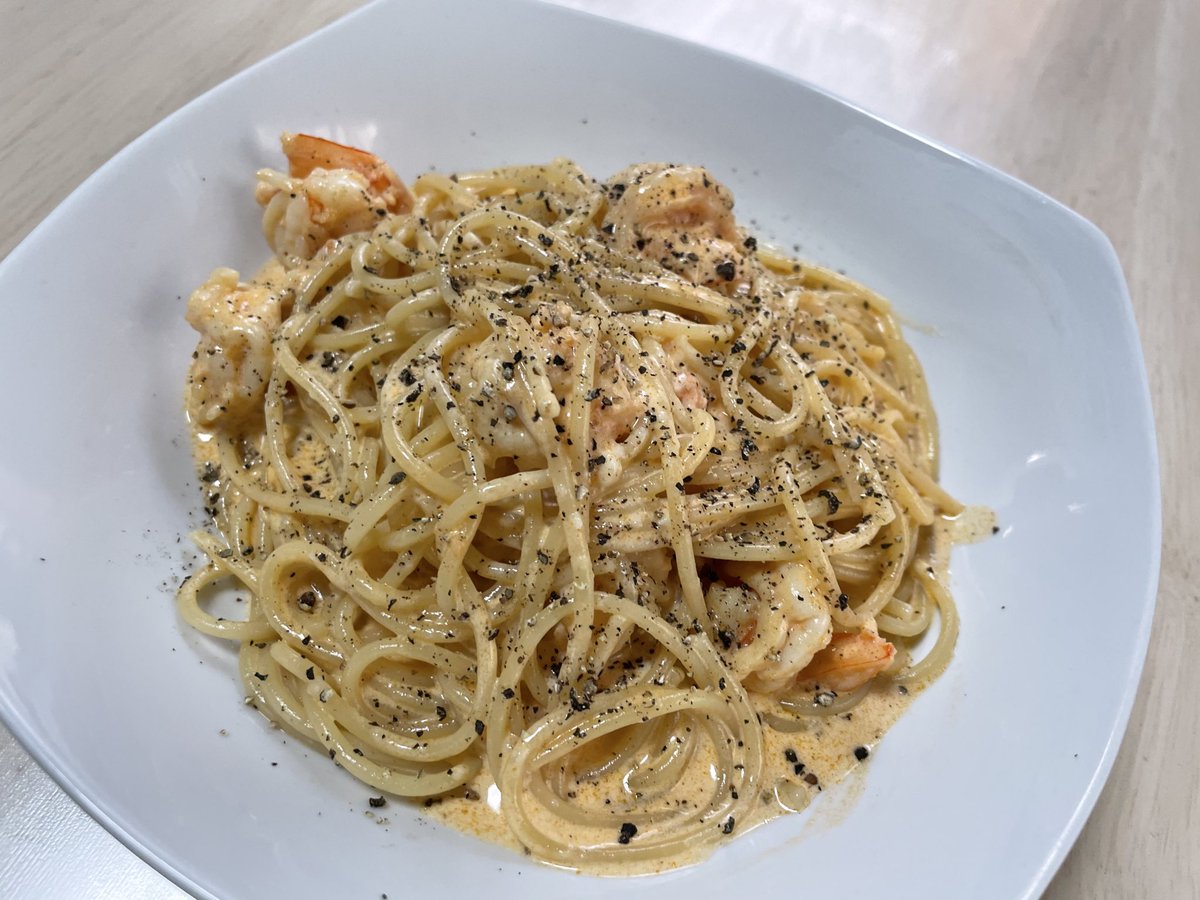 DGrapefruits's tweet photo. 今日は久しぶりにパスタを作る気になったので海老トマトクリームパスタを。
初めてトマトペーストを使っちゃったけどお手軽でいいですね。見た目よりもかなり美味しく出来ました！
#パスタ #おうちご飯 https://t.co/yoW1gW9J76