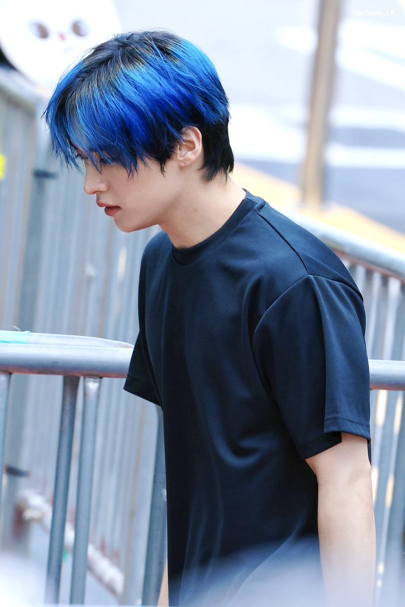 Flechazo_1025's tweet photo. 250822 뮤직뱅크 출근길 
#Straykids #스트레이키즈  
#Leeknow #리노 #リノ https://t.co/9SH0GbCv8x