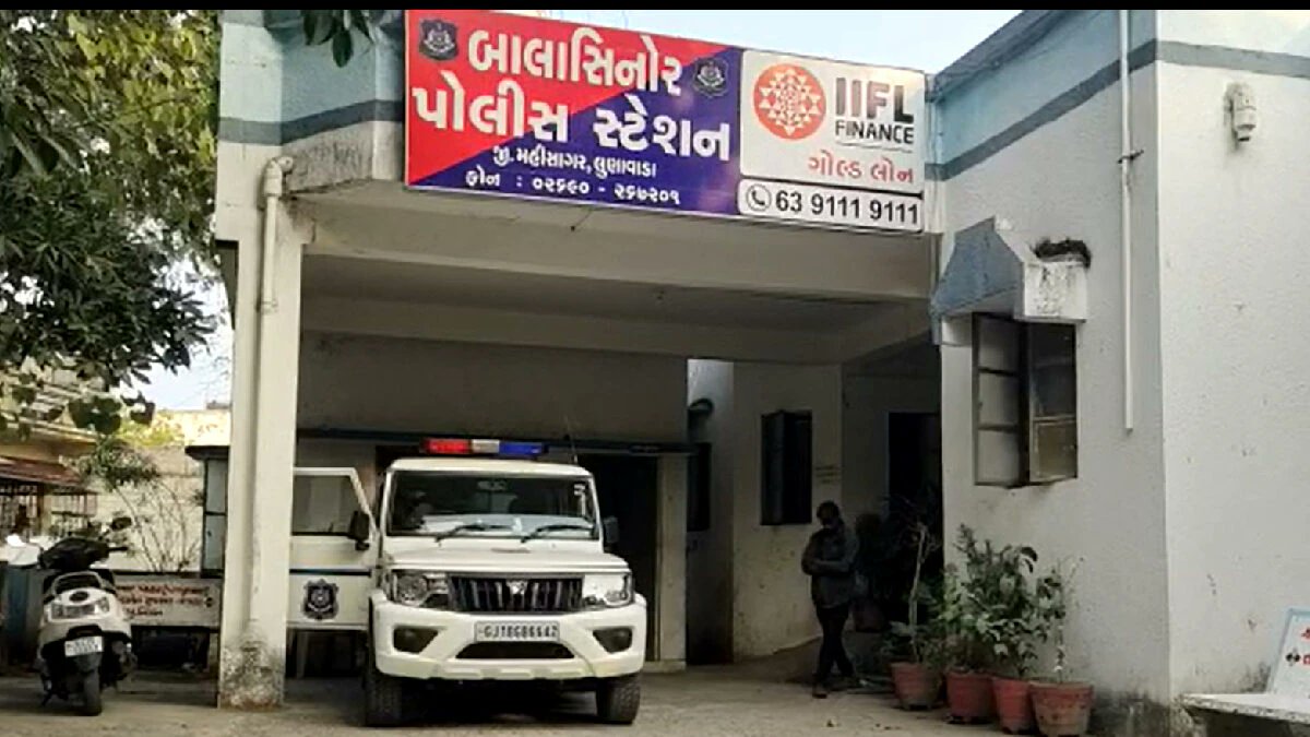 BenefitNews24's tweet image. અમદાવાદ બાદ બાલાસિનોરમાં હુમલો

benefitnews24.com/gujarati/crime…

#BalasinorIncident #StudentAttack #MahisagarNews #GujaratCrime #SchoolSafety #VadodaraNews #BreakingNews #YouthViolence #PoliceInvestigation #ChildSafety