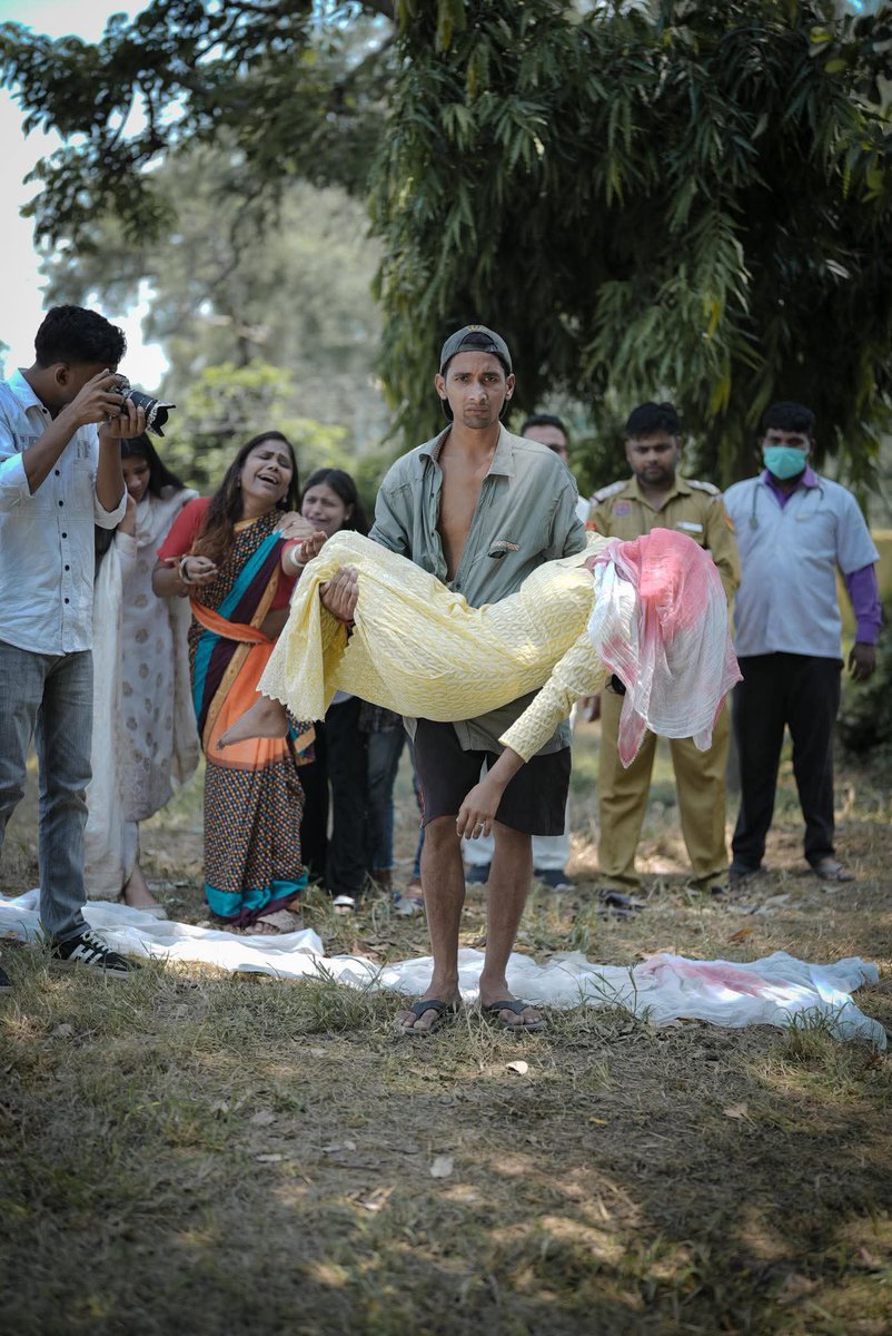 #Justice_for_Manisha बेटी बचाओ बेटी पढ़ाओ 
दुनिया का पहला ऐसा सुसाइड है जो अपने आप अपनी आंखें निकाल लेती है अपने बच्चेदानी निकाल देती है अपने और अहम अंगों को निकाल लेती है उसके बाद 70% अपनी गर्दन काट लेती है और फिर सुसाइड नोट भी लिख देती है हरियाणा में ट्रिपल इंजन सत्ता सोई हुई