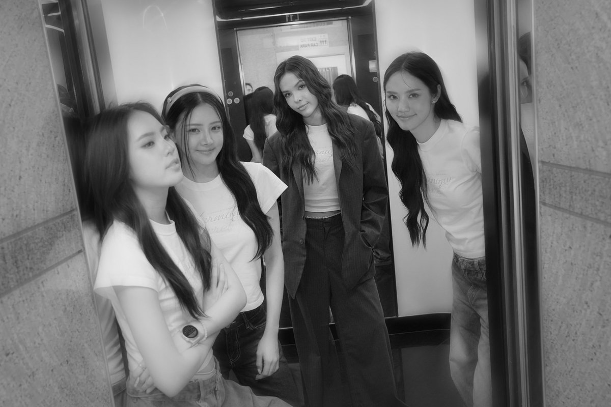 พรุ่งนี้วันเสาร์แย้ววววว เรามีนัดกันน้า space 21.00! พร้อมกันยกแก๊งค์ 22.30 ซีรี่ย์ออนแอร์EP5 บอกเลยว่าสนุกเข้มข้น! เดี๋ยวจะได้รู้ละคนไหนโบ้55555😳🤫🩷 

เป็นกำลังใจให้คุณไอย์คุณเม กับพี่จีน้องแยมด้วยนะค้าบบบบ 👩🏻‍❤️‍👩🏻 

#HarmonySecretดีลลับฉบับเล่นเล่ห์ 
#LMSY 
#LYLE