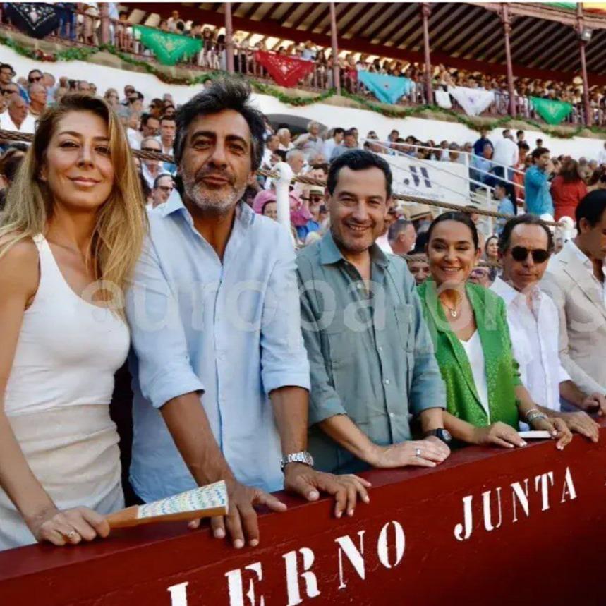 "No quiero fotos gratuitas"
"Menos twits y más trabajar"
Juan Manuel Moreno Bonilla