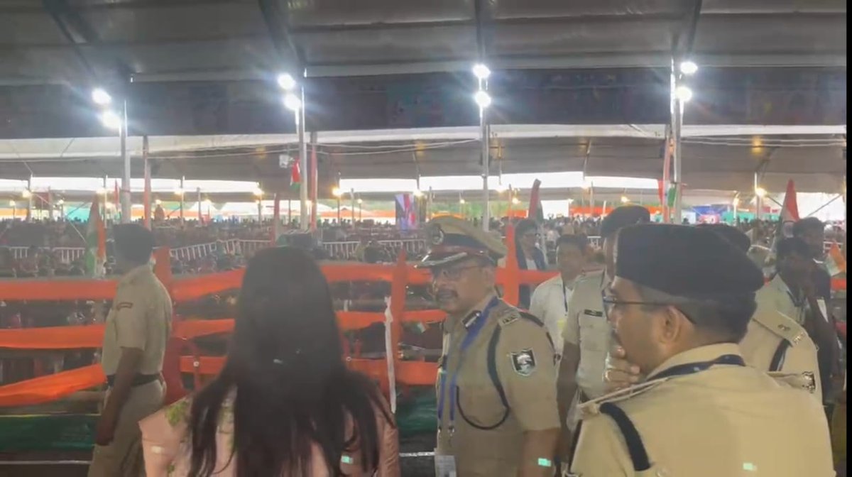 IG MAGADH RANGE GAYA (@igmagadh) on Twitter photo आज दिनांक- 22.08.2025 को माननीय प्रधानमंत्री, भारत सरकार के गया परिभ्रमण के अवसर पर श्री क्षत्रनील सिंह, भा0पुoसे0, पुलिस महानिरीक्षक, मगध क्षेत्र, गया के द्वारा विधि-वयवस्था एवं सुरक्षा वयवस्था का जायजा लिया गया I
<a href="/bihar_police/">Bihar Police</a> <a href="/GAYAPOLICEBIHAR/">GAYA POLICE (गया (बिहार) पुलिस )</a> आज दिनांक- 22.08.2025 को माननीय प्रधानमंत्री, भारत सरकार के गया परिभ्रमण के अवसर पर श्री क्षत्रनील सिंह, भा0पुoसे0, पुलिस महानिरीक्षक, मगध क्षेत्र, गया के द्वारा विधि-वयवस्था एवं सुरक्षा वयवस्था का जायजा लिया गया I
<a href="/bihar_police/">Bihar Police</a> <a href="/GAYAPOLICEBIHAR/">GAYA POLICE (गया (बिहार) पुलिस )</a>