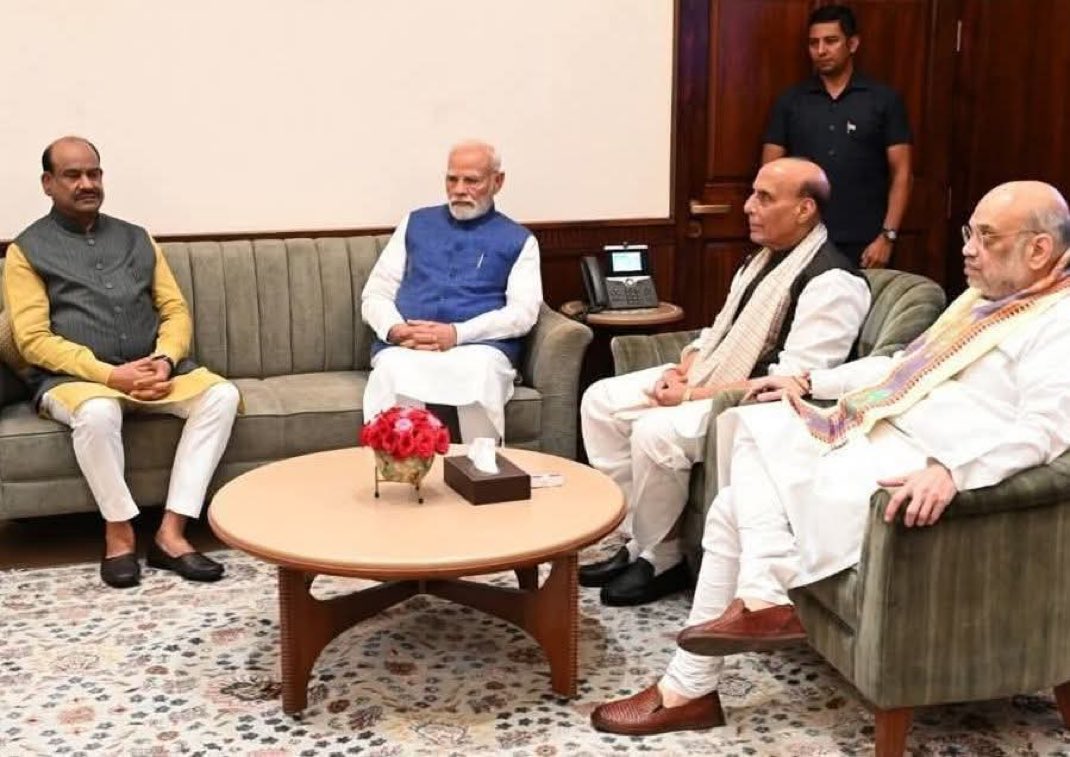 गंभीर मुद्दे पर चर्चा हुई है शायद...!