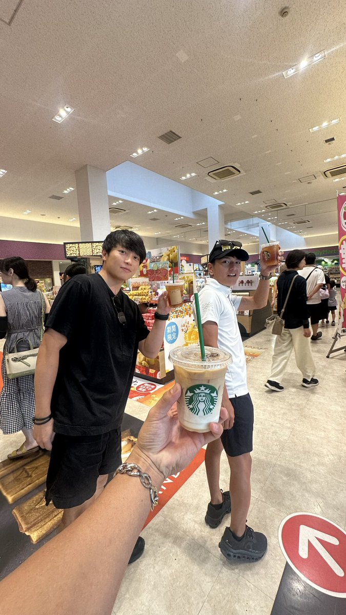 サーキットに到着しました！

道中でスタバ寄った。
先輩がかわいい。