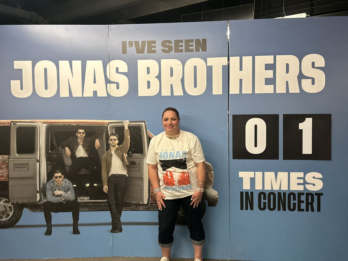 First Jonas Brothers  concert tonight and let me just say what an incredible  experience the best night of my life can’t wait for the next one #JONAS20 #contest 

#GreetingsFromYourHometown #toronto