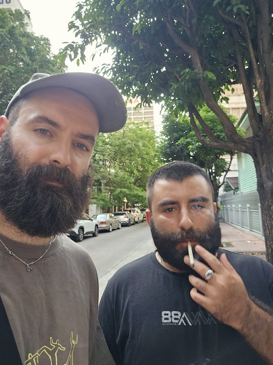 Othermenothim's tweet photo. I have such a gorgeous bf. https://t.co/H4nnck7whT