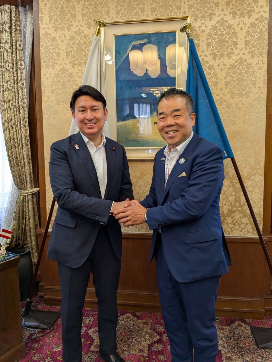 本日は地元の挨拶周りで、三日月滋賀県知事にもお出合いしました💡
第79回国民スポーツ大会「わたSHIGA輝く国スポ」の開幕まであとわずかで、県庁の皆様も準備万端のご様子。
来月28日が開幕ですが、会期前競技は来月6日から始まります。いよいよです🏃