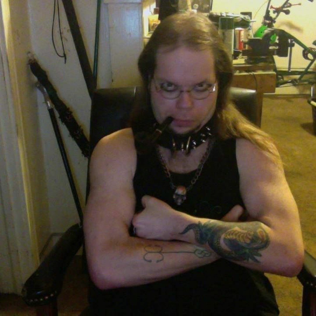 turtlz18's tweet image. RIP to the fucking king, Joshua Fay Saunders aka Gothic King Cobra. Black flame to light my green smoke