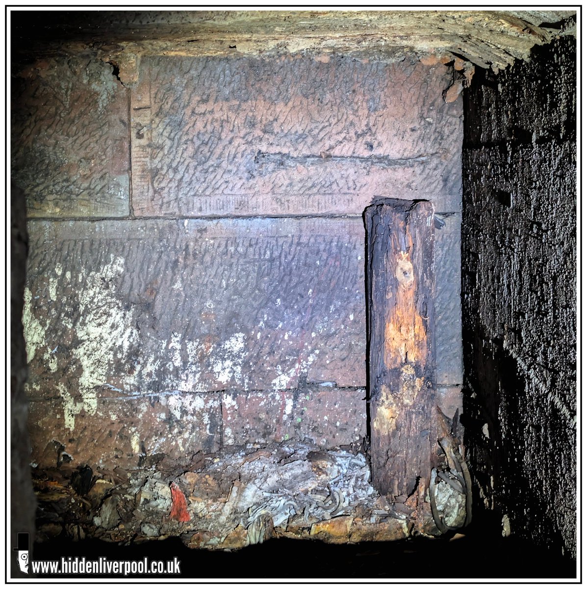 The original sandstone blocks of George's Dock, which opened in 1771.

Still in place under the George's Dock Building.

Viewable when you do the highly recommended Mersey Tunnel Tour 

merseytravel.gov.uk/tunnels/tunnel…