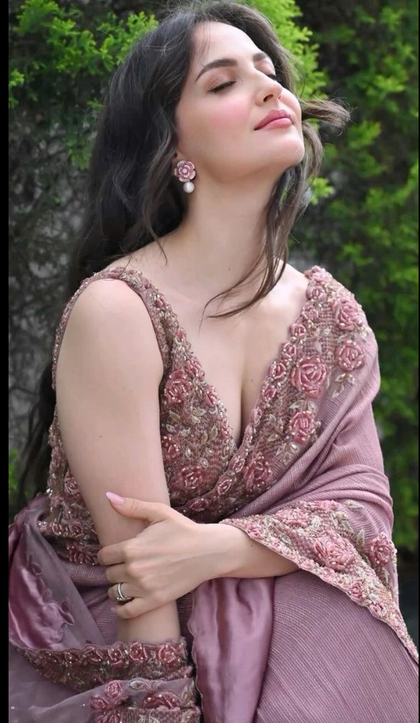 ♥️♥️♥️ से उसके लिए 
तुम तो दिल हो 
    तुमसे थोड़ी ना दिल भर सकता है 
           नैनीताल से ♥️♥️♥️