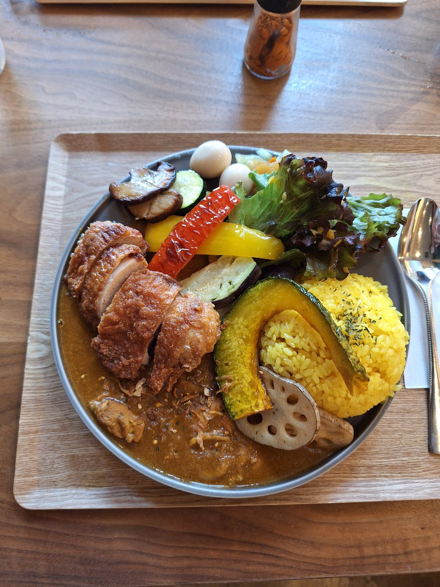mamokei8787's tweet photo. 時差投稿 サンカフェ
美味しいカレーと
美味しいピクルスが買える🩷
ほんと野菜が美味しくて🎵
この日は水ナスのピクルスがおかわりできて美味しかったなぁ❣️
メンズのチキンカツがのったのが
焼き野菜もたっぷり素敵なビジュアル🩷

#泉佐野
#泉佐野ランチ
#泉州野菜
#soncafe https://t.co/c1jnk0hvRD