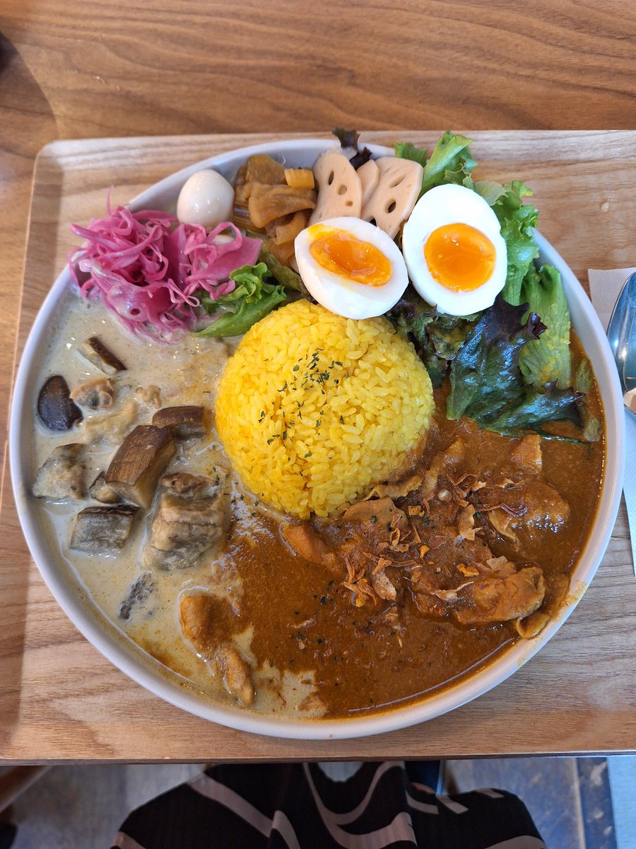 mamokei8787's tweet photo. 時差投稿 サンカフェ
美味しいカレーと
美味しいピクルスが買える🩷
ほんと野菜が美味しくて🎵
この日は水ナスのピクルスがおかわりできて美味しかったなぁ❣️
メンズのチキンカツがのったのが
焼き野菜もたっぷり素敵なビジュアル🩷

#泉佐野
#泉佐野ランチ
#泉州野菜
#soncafe https://t.co/c1jnk0hvRD