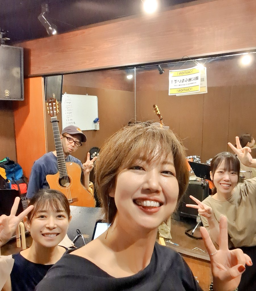 NOZ_singer's tweet photo. いよいよ明日(8/23)です🎤
お昼に代官山NOMADさんでお待ちしております🎶

今回も素敵すぎるサポートメンバー様に囲まれて、私は本当に恵まれています🍀

【メンバー】(敬称略)
🎸奥田よういち
@okku99 
🎹岡村心美
@Coco_llzq 
🪘キラキラみさこ
@kiramisa0319 

音の化学変化をぜひ楽しんでね🎶 https://t.co/utTXbq9o94