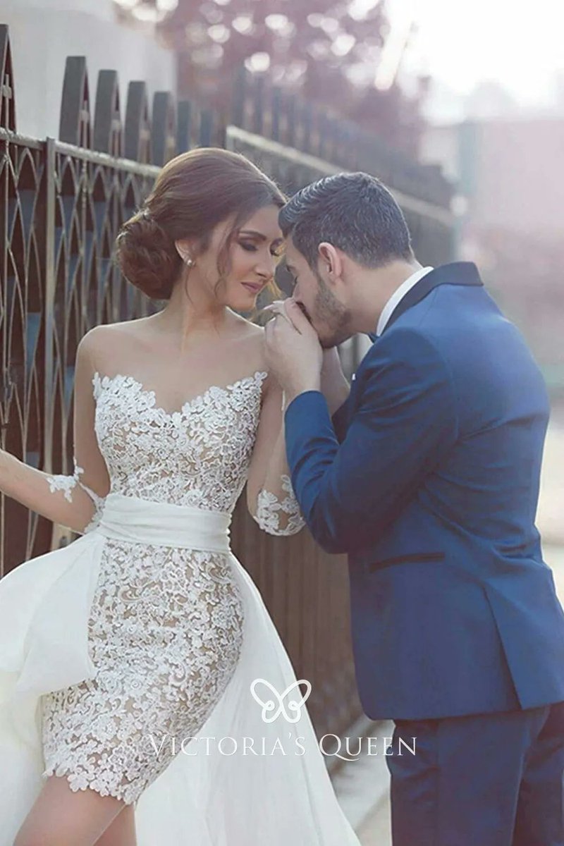 VQ_dresses's tweet photo. Modern V-neck sheer long sleeve white lace short bodycon spring/summer unique wedding dress with detachable organza overskirt. Turn heads instantly with this 2-in-1 bridal gown.
#minibridaldress #summerweddingdress #overskirt #2in1 #lace #organza #VQ #longsleeve #bodycon https://t.co/jBNJc3u7oY