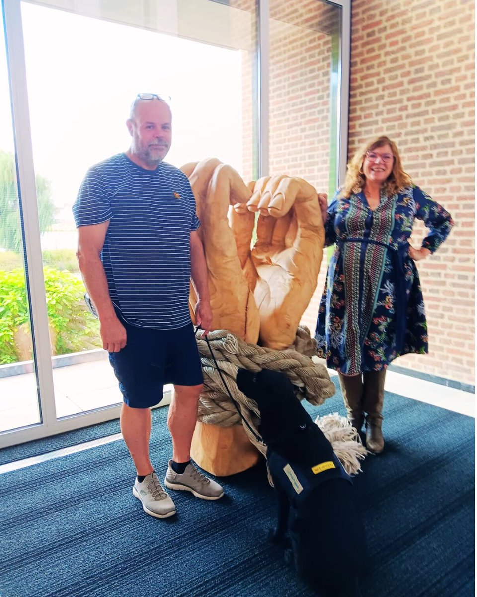 #HelmenVolVerhalen rondleidingen in volle gang in het Gouvernement aan de Maas. Met vertegenwoordigers vanuit Geleen, Roermond en natuurlijk Marcel en Pink 🐕‍🦺 die op 1 september 360 km gaan lopen van Kerkrade naar Den Helder.
Volg hen hier 360qpo.nl #hulphond