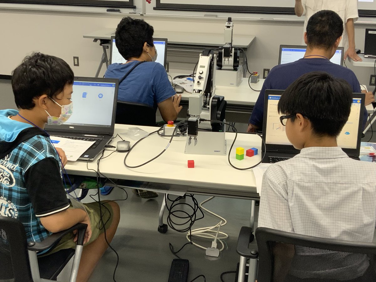 ipteca_tn's tweet photo. 「中学生向けロボット講座中級編 生成AIを活用してロボットを動かそう」開催しました💨6回目の今回、ロボットに興味のある中学生が集まってくれました‼️初めての中級編、楽しんでもらえたら嬉しいです
#航空宇宙生産技術開発センター
#IPTeCA
#航空宇宙
#Aerospace
#東海国立大学機構
#岐阜大学 https://t.co/CHSIJaDpur