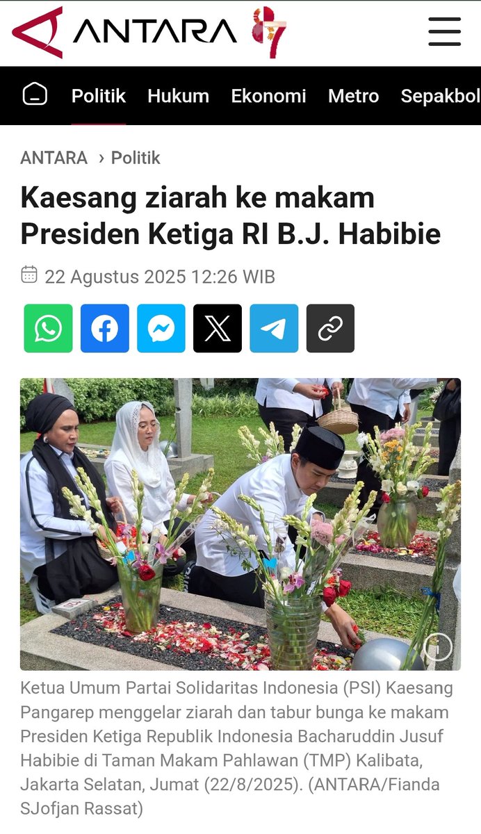 "Hari ini kami berziarah ke makam Presiden Ketiga RI, Pak Habibie, untuk menghormati beliau. Kami juga ingin meng-quote salah satu pernyataan beliau yaitu 'di dalam kehidupan kita harus bisa memberikan sebanyak-banyaknya, bukan malah meminta sebesar-besarnya'," ujar Mas Kaesang