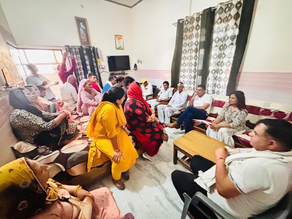 INLD की महिला प्रदेश सचिव और किसान यूनियन धना भगत की महिला प्रदेश अध्यक्ष बहन पूनम चाबरी और सुखचेन चाबरी जी ने <a href="/AamAadmiParty/">AAP</a>   के राष्ट्रीय संयोजक श्री  <a href="/ArvindKejriwal/">Arvind Kejriwal</a>   जी के विचारों से प्रभावित होकर आम आदमी पार्टी ज्वाइन की।