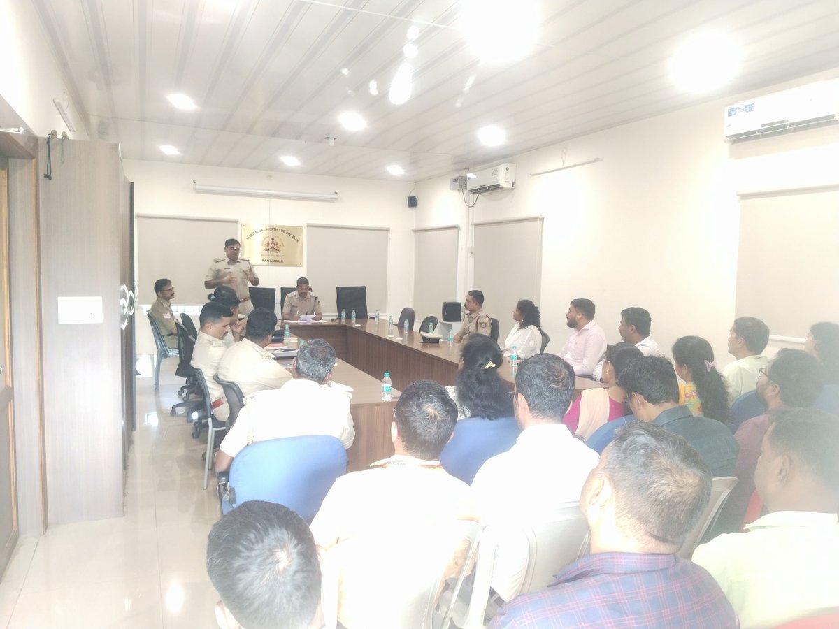 ದಿನಾಂಕ 21.08.2025 ರಂದು ಪಣಂಬೂರು  ಎ. ಸಿ. ಪಿ ಕಚೇರಿ ಯಲ್ಲಿ ಮುಂಬರುವ ಗಣೇಶೋತ್ಸವ ದ ಅಂಗವಾಗಿ  Mescom, Fire service ಸ್ಥಳೀಯ ಆಡಳಿತ ಸಂಸ್ಥೆ ಗಳ ಅಧಿಕಾರಿಗಳೊಂದಿಗೆ ಸಭೆಯನ್ನು ನಡೆಸಲಾಯಿತು.