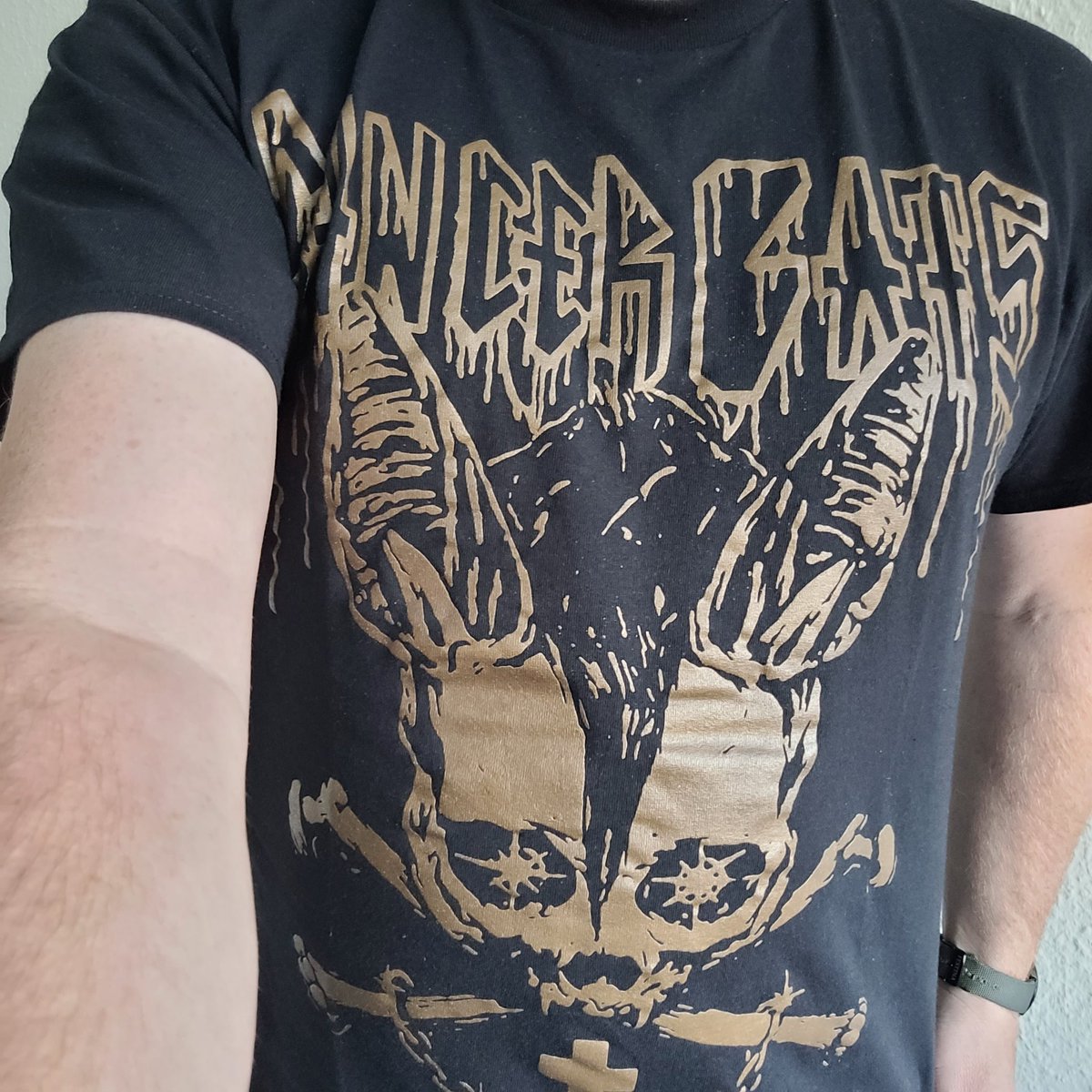 "Glaube an Dich, dann brauchst Du keinen Gott."

Petersily Pastinakis (2025)

#bandshirtfriday
