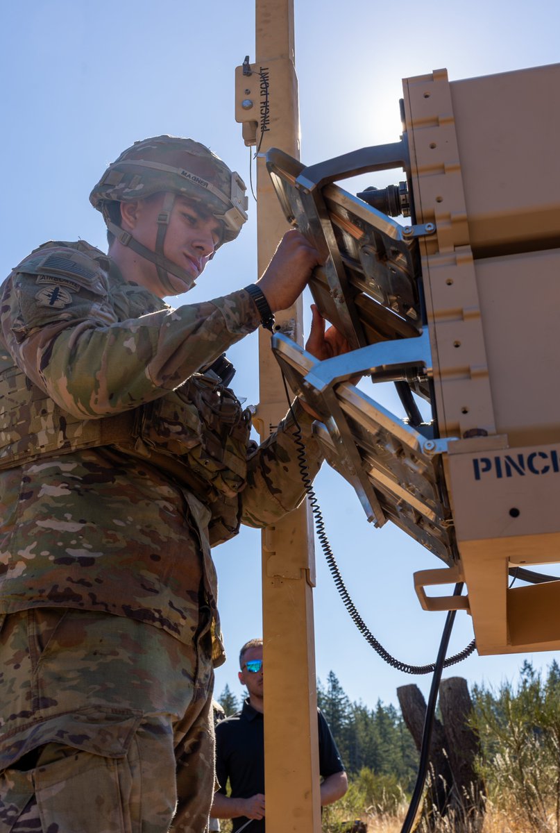 AVNFCD's tweet image. I Corps Soldiers are making history as the first to employ Launched Effects (LE)! 🚀 These advanced systems extend the Army’s reach &amp;amp; enhance our ability to defeat threats.  LE will be in every division supporting the Army’s transformation! #LaunchedEffects #ArmyModernization