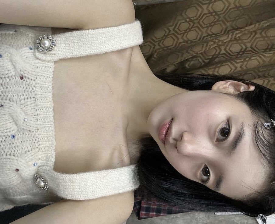 sshinejie's tweet photo. this genre of bae suzy selfies ౨ৎ https://t.co/wYUMfkNjTe