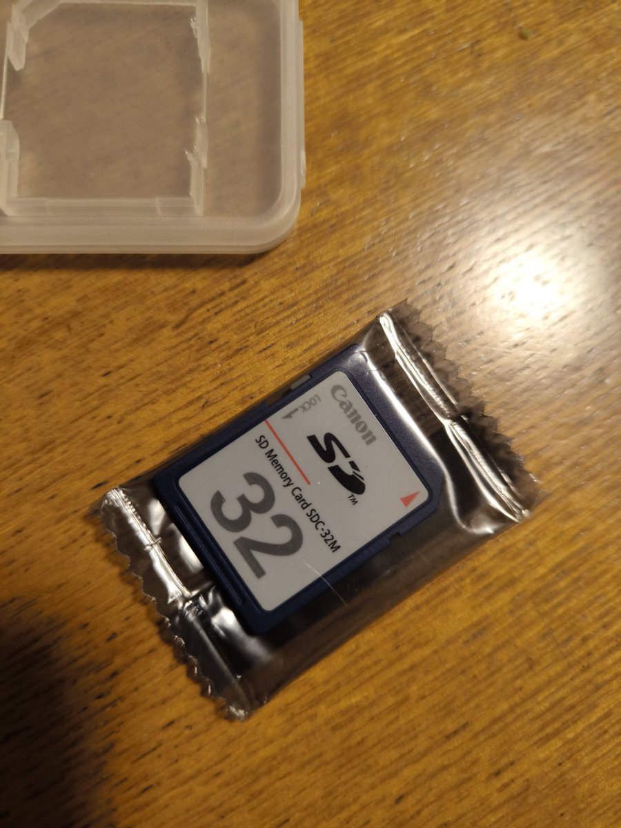 Taru_bike1k's tweet photo. 捜し物をしていたらCanonの32MのSDカードを発見!しかも未開封のmade in Japan 需要はあるのか?🤔 Canonのデジカメを買った時の付録かな
#SDカード
#32MB https://t.co/uNyTiJu5RS
