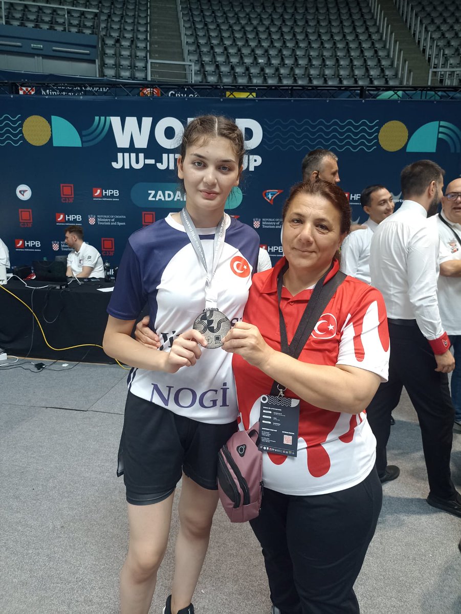 Hırvatistan’ın Zadar kentinde düzenlenen Jujitsu Nogi Avrupa Şampiyonası’nda milli takımımız adına mindere çıkan Osmaniyeli sporcumuz Nurefşan Pala, U18 Bayanlar 63 kg kategorisinde Avrupa 2.’si oldu! 

Bu gurur Osmaniye’nin, bu gurur Türkiye’nin! 💪🇹🇷

#Osmaniye #JuJitsu