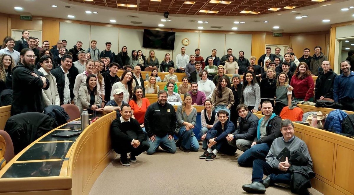 SI_Comunidad's tweet photo. 👏 Esta semana dimos comienzo a la parte presencial del programa NAVES Argentina 2025 del IAE. 

Tuvimos la suerte de contar con la presencia de Javier Tedesco, y de Marcelo Macagno Velay.

Además, en la primera clase pasó a saludar Silvia Torres Carbonell. https://t.co/iSOgeN0HmI
