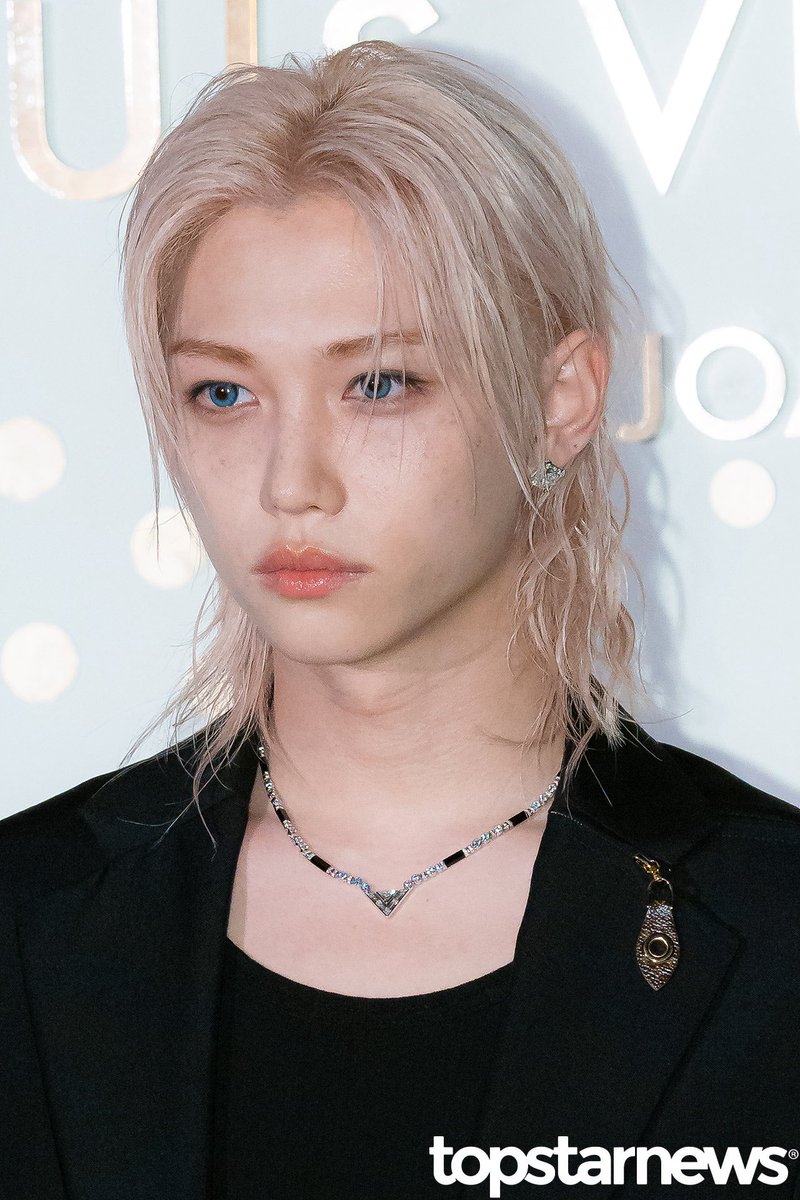 Felixs mommy (@rora_lix8) on Twitter photo Felix shines brighter than even the rarest diamonds 🥹
FELIX LV HIGH JEWELRY DINNER
#FELIXxLouisVuitton
#FELIXxLVHighJewelry <a href="/LouisVuitton/">Louis Vuitton</a> Felix shines brighter than even the rarest diamonds 🥹
FELIX LV HIGH JEWELRY DINNER
#FELIXxLouisVuitton
#FELIXxLVHighJewelry <a href="/LouisVuitton/">Louis Vuitton</a>