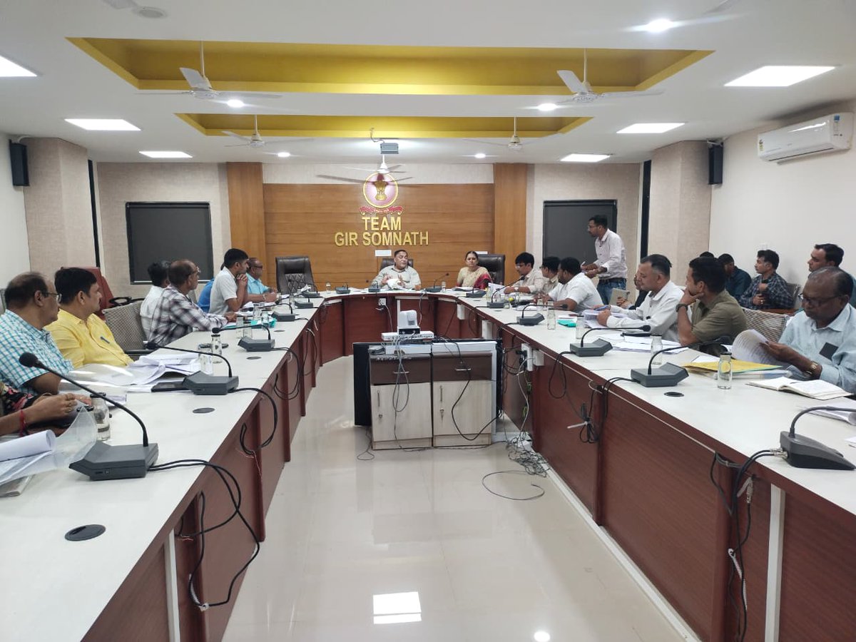 Ddscwgirsomnath's tweet image. માન. કલેક્ટરશ્રીના અધ્યક્ષ સ્થાને જિલ્લા તકેદારી સમિતી, મેન્યુઅલ સ્કેવેંજર્સ તેમજ અનુ.જાતિ પેટા યોજનાની બેઠકો યોજાયેલ.