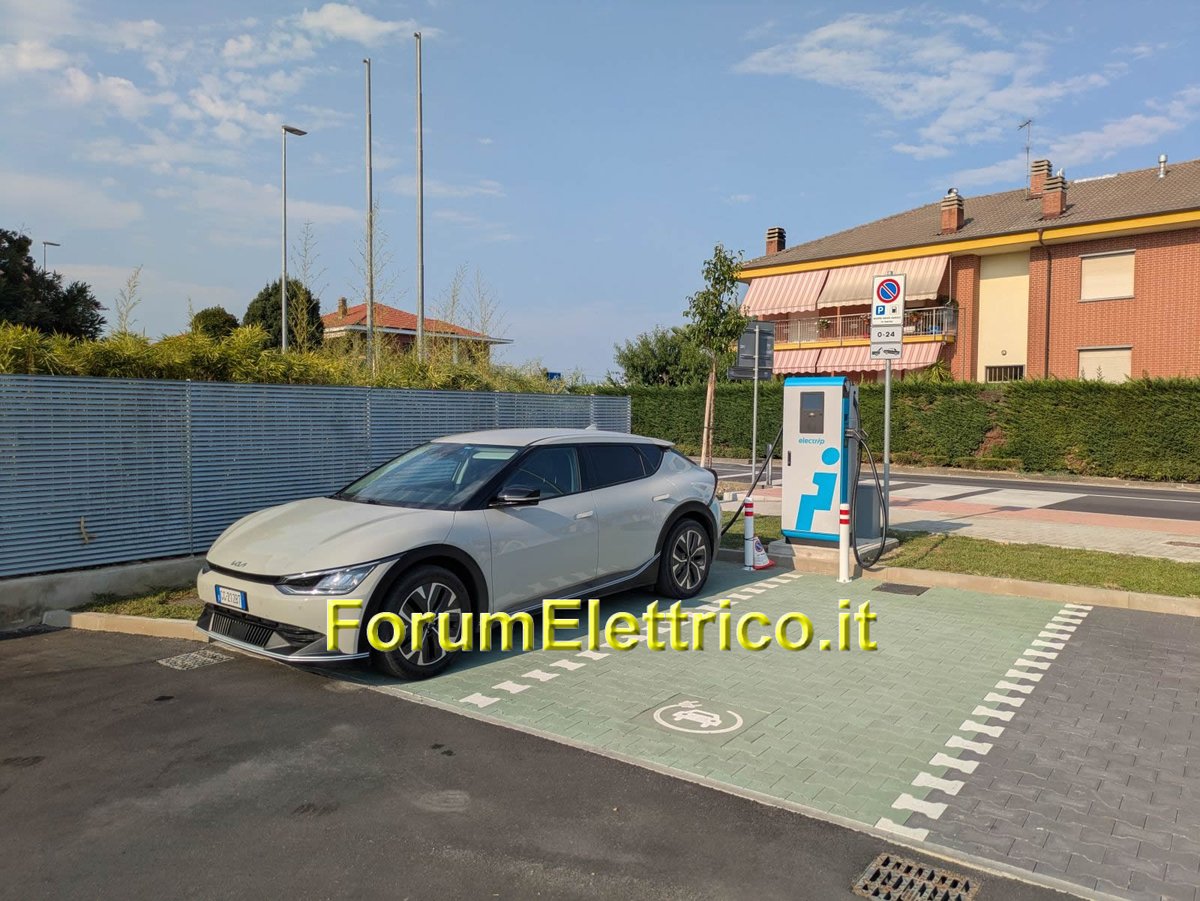 forumelettrico's tweet image. La stazione di ricarica Electrip presso il Conad di Cavour TO: tutto ok con app Electrip ed in un paio di minuti a piedi troviamo subito un fast food, poi bar ed una pizzeria forumelettrico.it/forum/colonnin… #Cavour #torino #Electrip