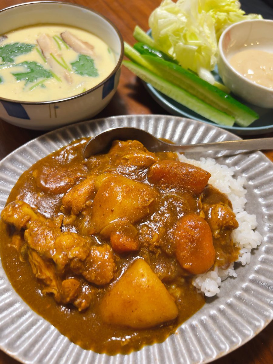 zubotan's tweet photo. 早起きしてカレー作っといたんだけど
茶碗蒸しモード入っちゃって巨大なの追加した🥚んーーっ、サイコー‼️

#おうちごはん https://t.co/FY2GutZAS6