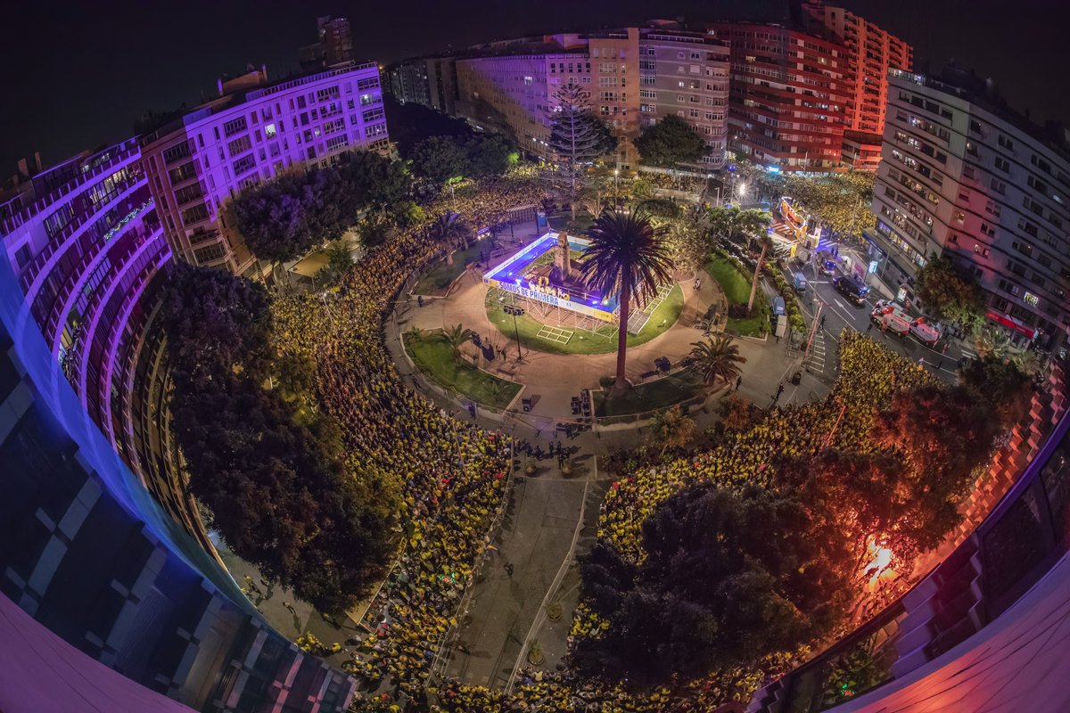 UDLP_Oficial's tweet photo. ✨ Hoy es un día muy especial… ¡el de nuestro 76º aniversario! 💛🎂

📸 Cuéntanos, ¿cuál es la foto con más aura que guardas en tu galería de la UD Las Palmas?
😍 Empezamos nosotros…👇🏽
 
#LaUniónHaceLasPalmas #SeremosMásUnión https://t.co/q79LX4kE93