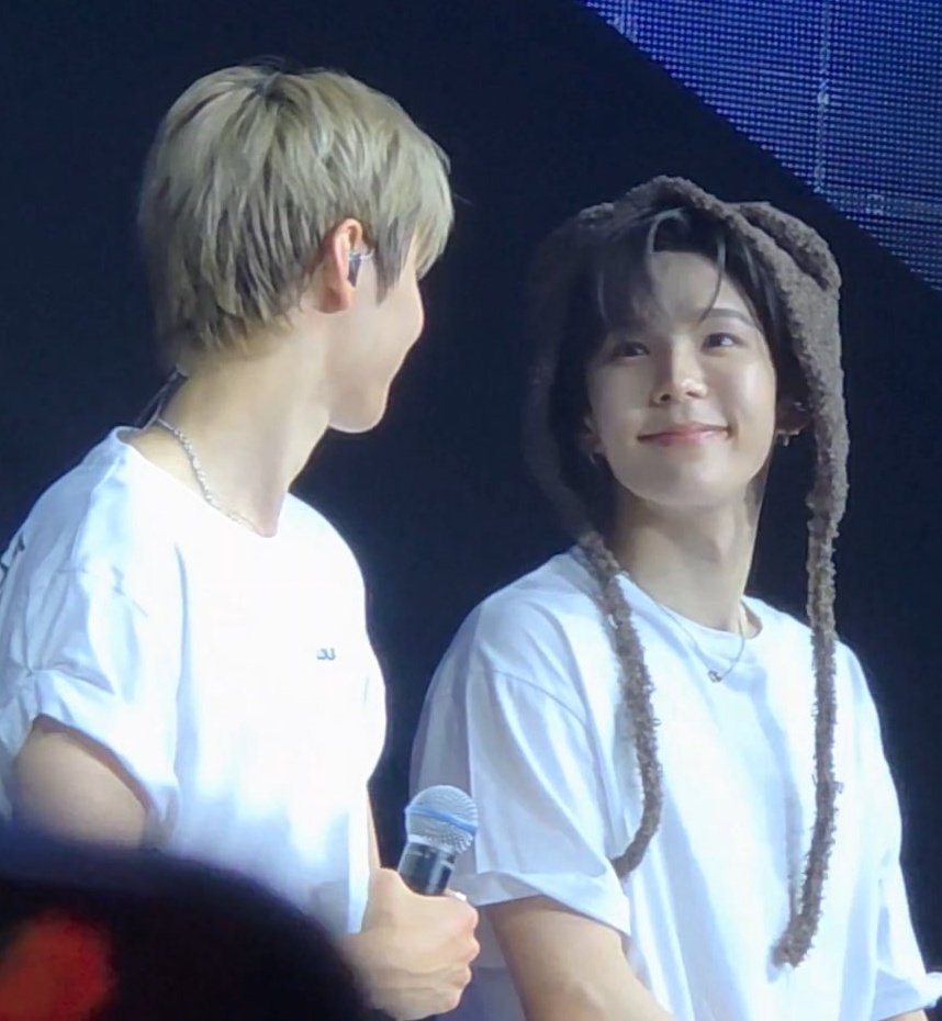 (*˘︶˘*).。.:* tweet media